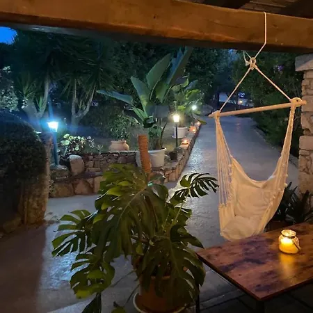 לינה וארוחת בוקר Oasi Muru Idda בודוני